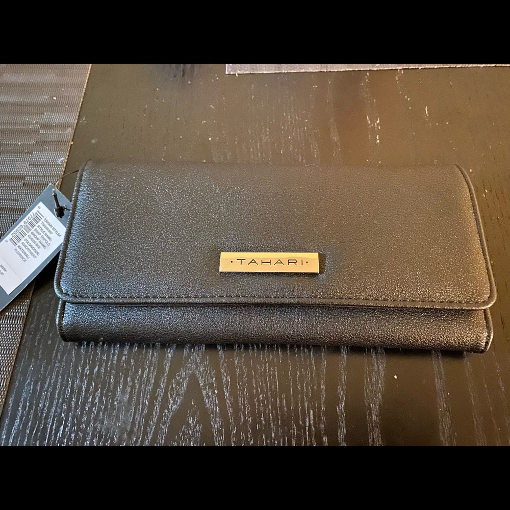 Tahari Wallet